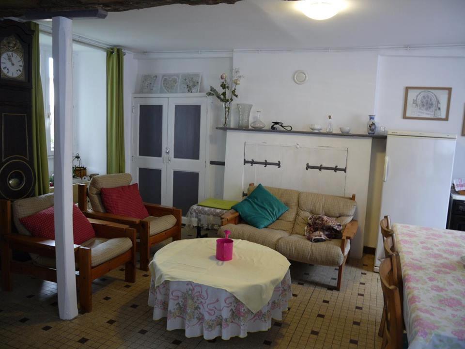 Les Miquelots Bed & Breakfast Pont-d'Ouilly Екстериор снимка