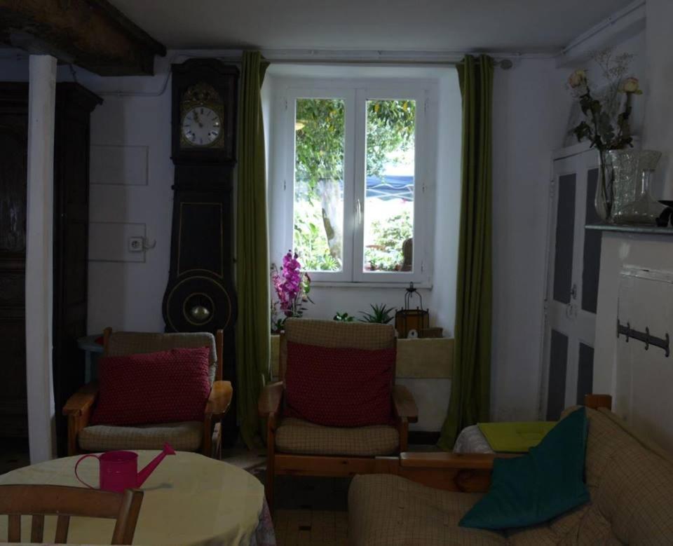 Les Miquelots Bed & Breakfast Pont-d'Ouilly Екстериор снимка