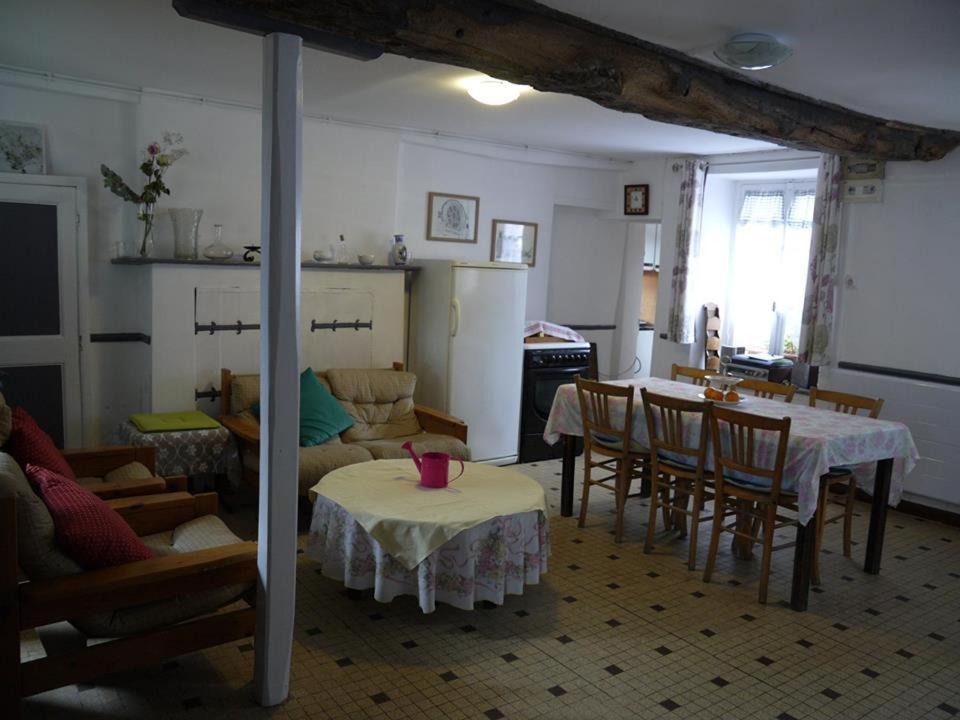 Les Miquelots Bed & Breakfast Pont-d'Ouilly Екстериор снимка